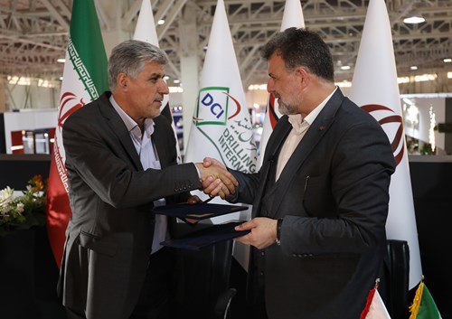 امضا تفاهم نامه همکاری شرکت توسعه پترو ایران و قرارگاه خاتم الاوصيا 